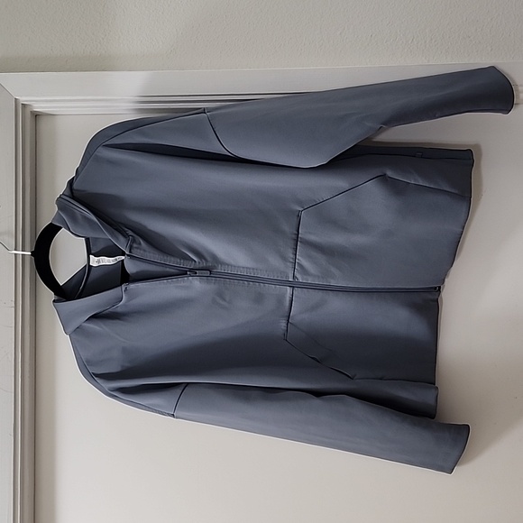Lululemon Shaped Jacket Expression in Sterling EUC - Picture 3 of 11